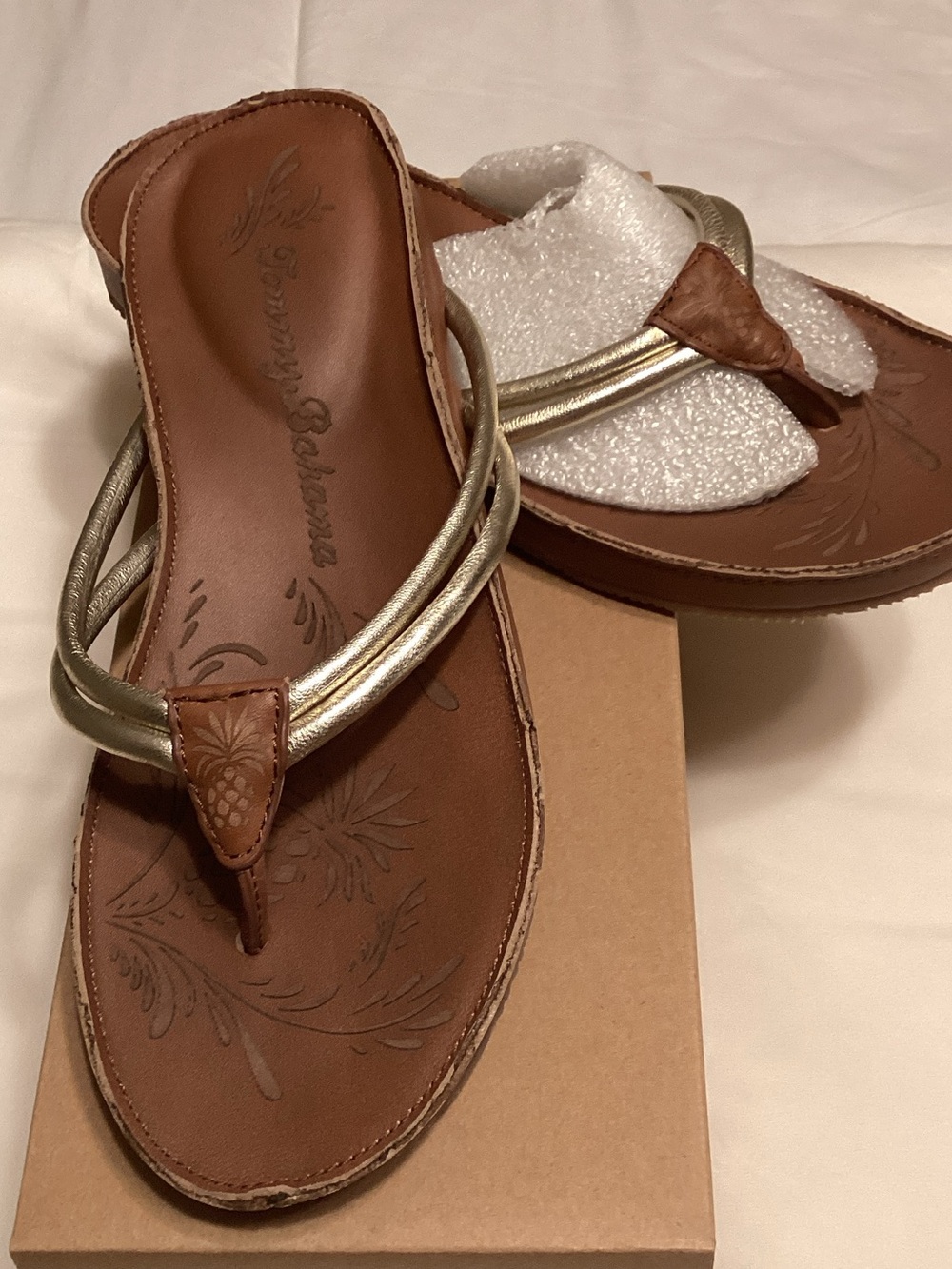 Tommy Bahama Brown Leather Thong Sandals with Metallic Gold Straps